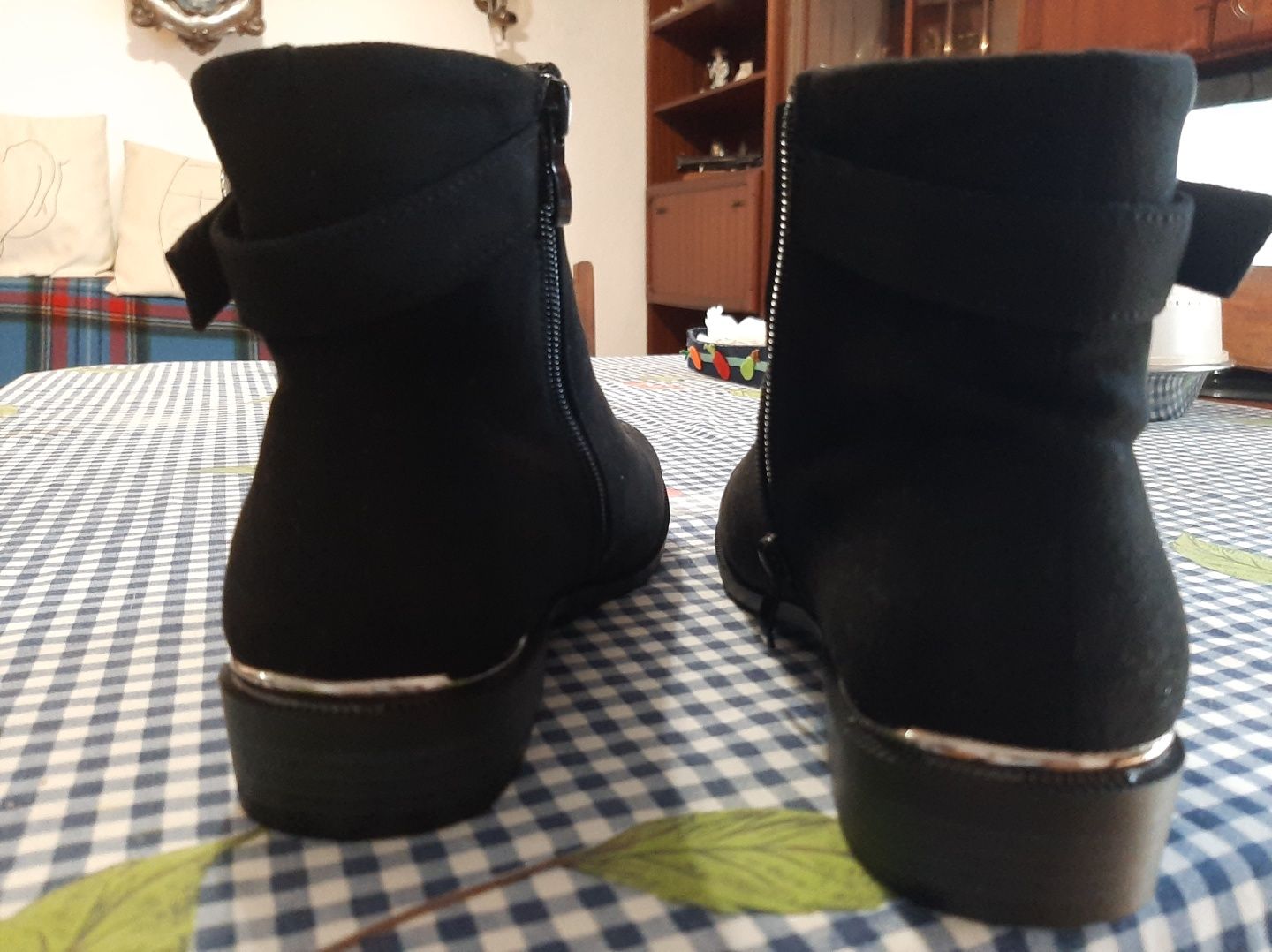 Botins em preto(novos)