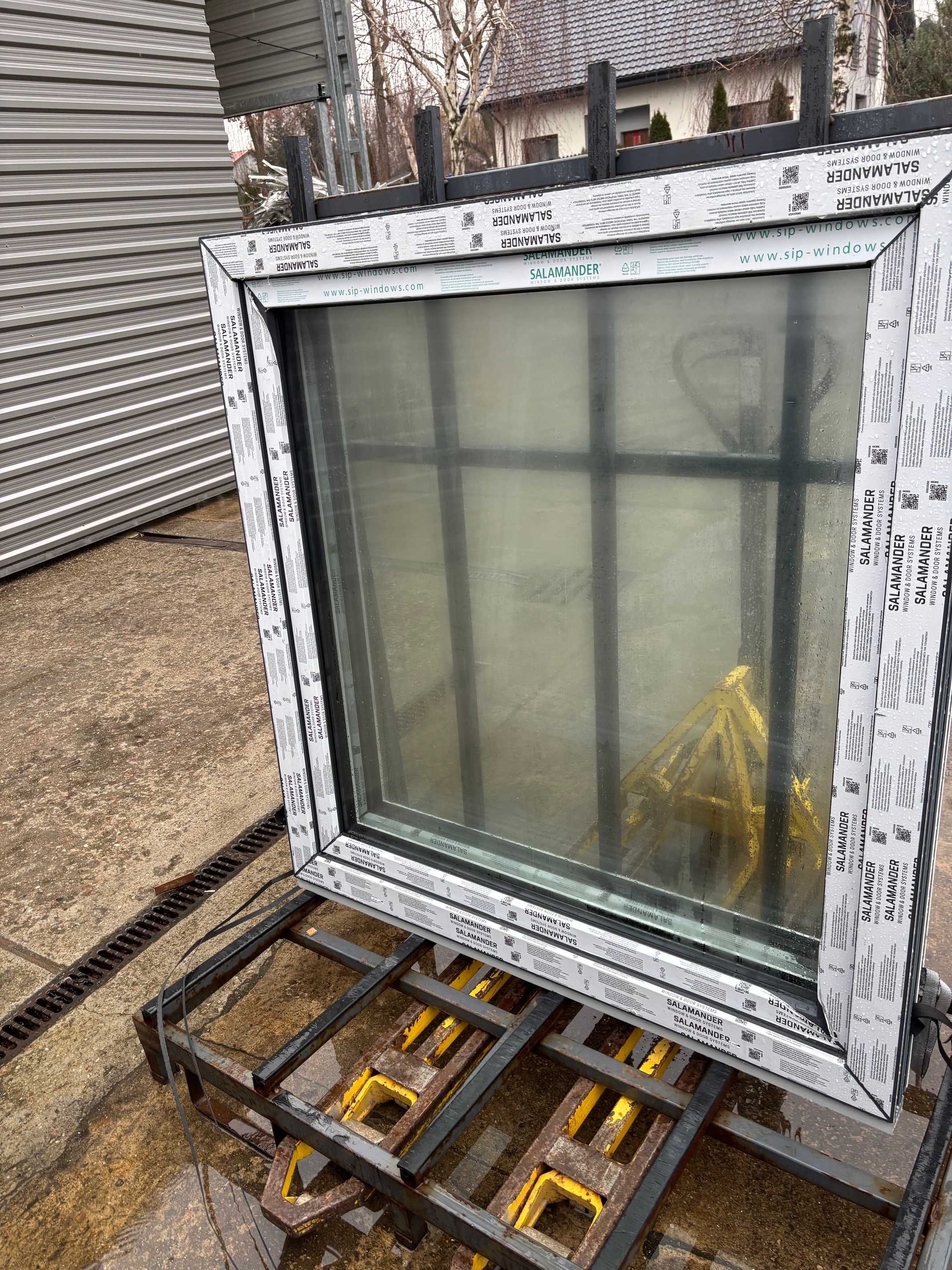 Okno PCV  Salamander bE82MD antracyt/biały 1226x1282