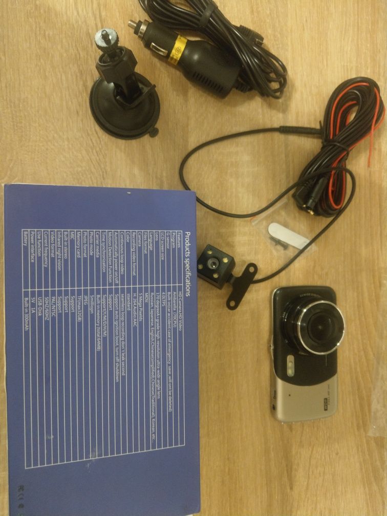 Продам автомобильный видеорегистратор Т 652 с двумя камерами