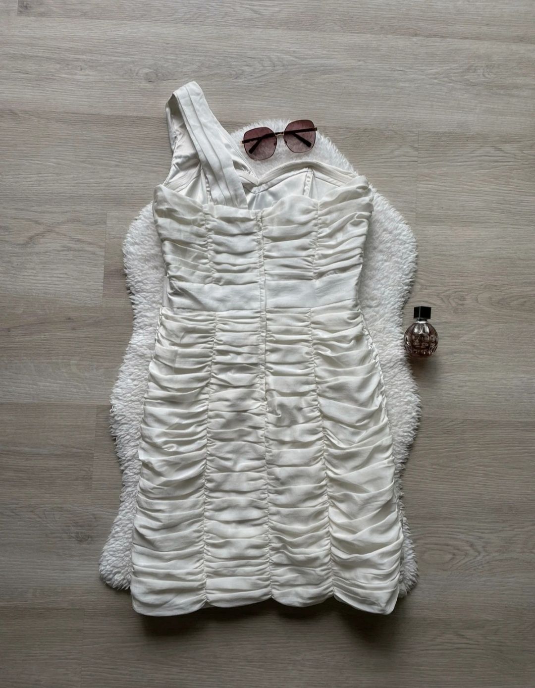 Biała suknia na jedno ramie H&M 42