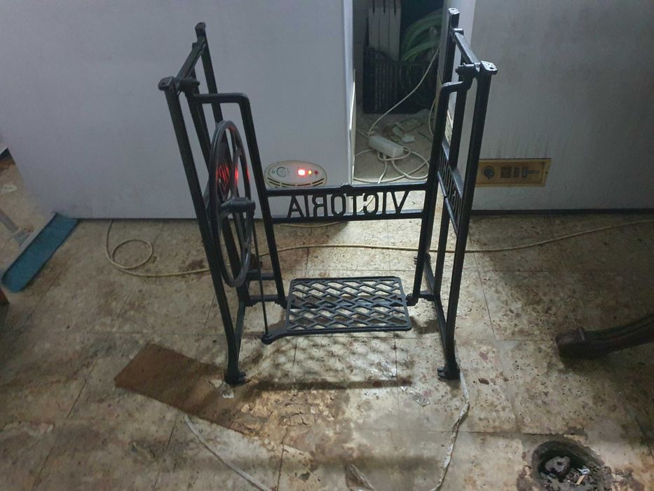 Estrutura de máquina de costura victoria