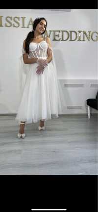 Весільна сукня міді