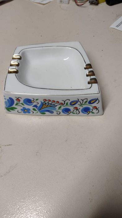 Popielniczka PRL porcelana Lubiana wzór kaszubski