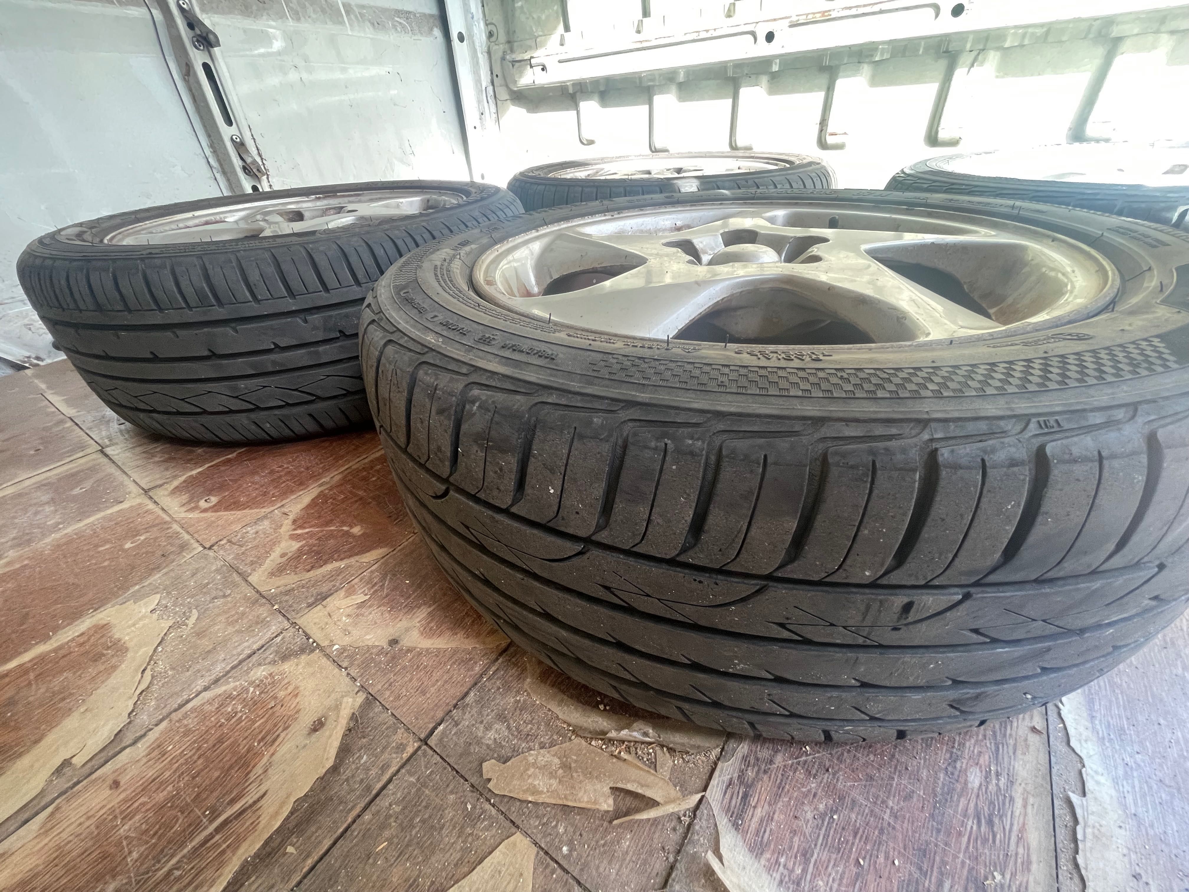 4 jantes 16 da VOLVO com 4 pneus em óptimo estado