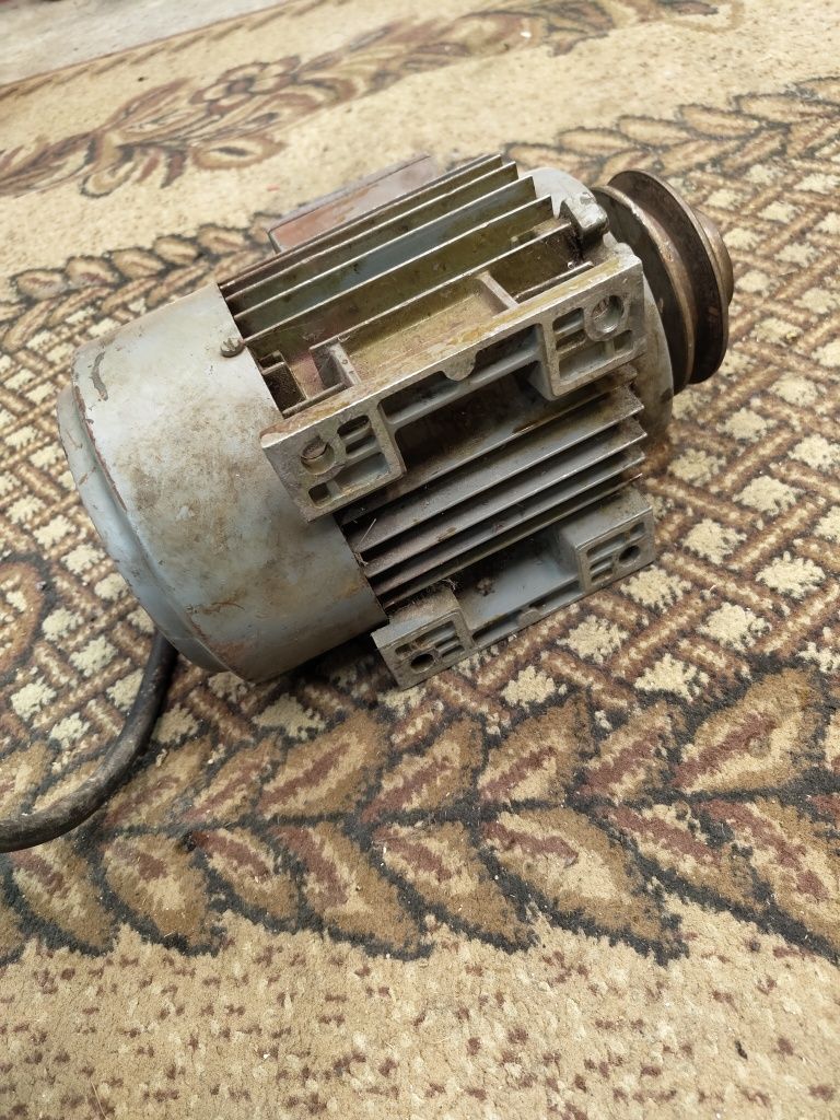 Silnik elektryczny 0.55kw mez mohelnice 3fazy