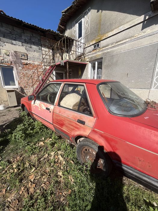 Форд Оріон Червоний