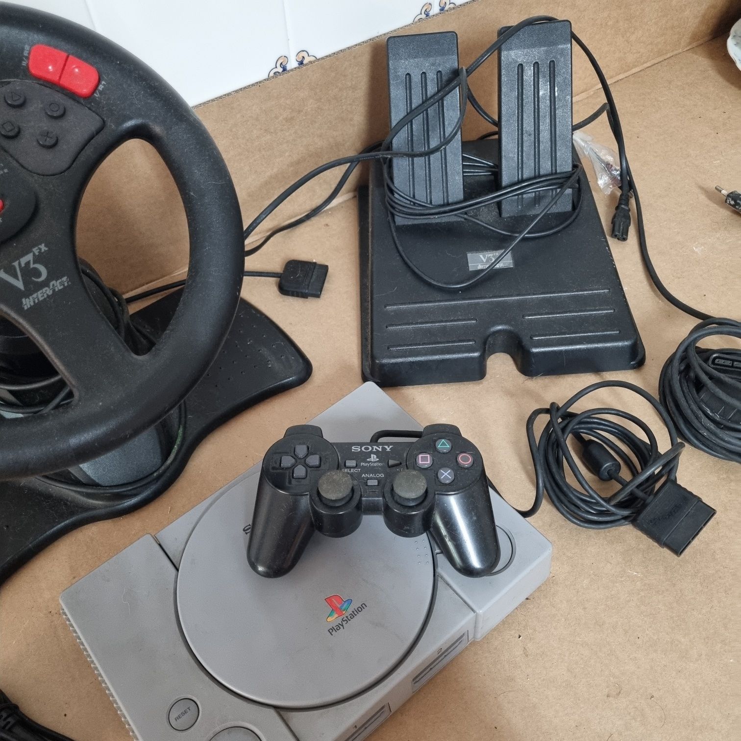 Playstation 1 com acessórios e comando