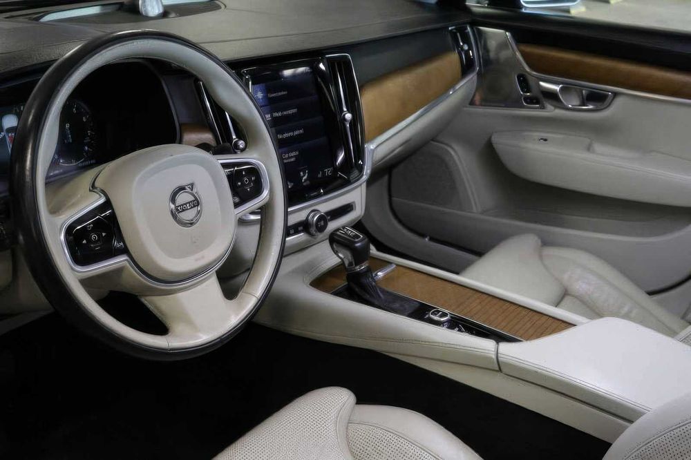 Volvo S90      2018