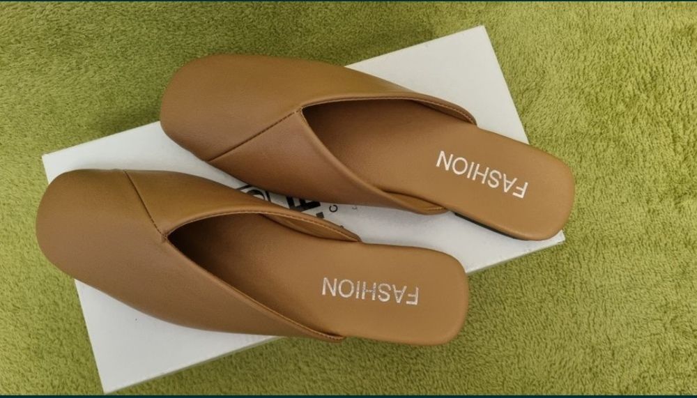 Шльопанці жіночі.