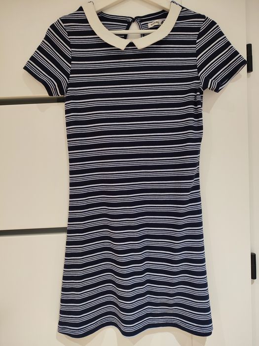 Sukienka z kołnierzykiem