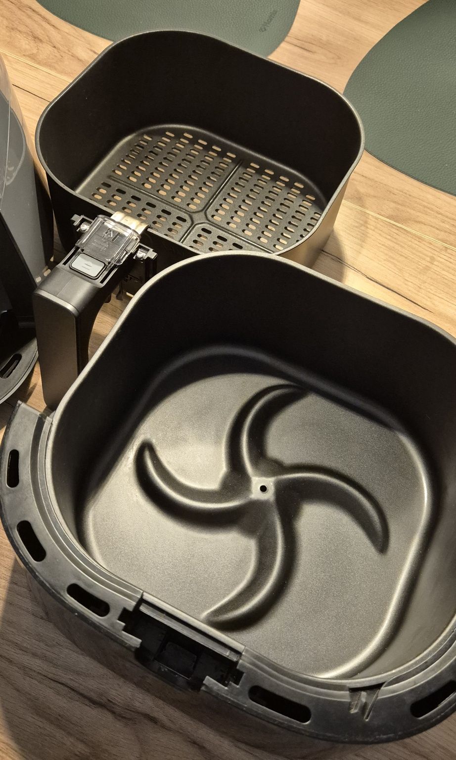 Frytkownica Philips HD9270/90 6,2l.Stan dobry.

HD9270/90