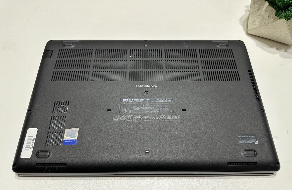 Dell Latitude 5400 14"FHD IPS| i7-8665U 8Core| 8GbDDR4 |SSD 256Gb