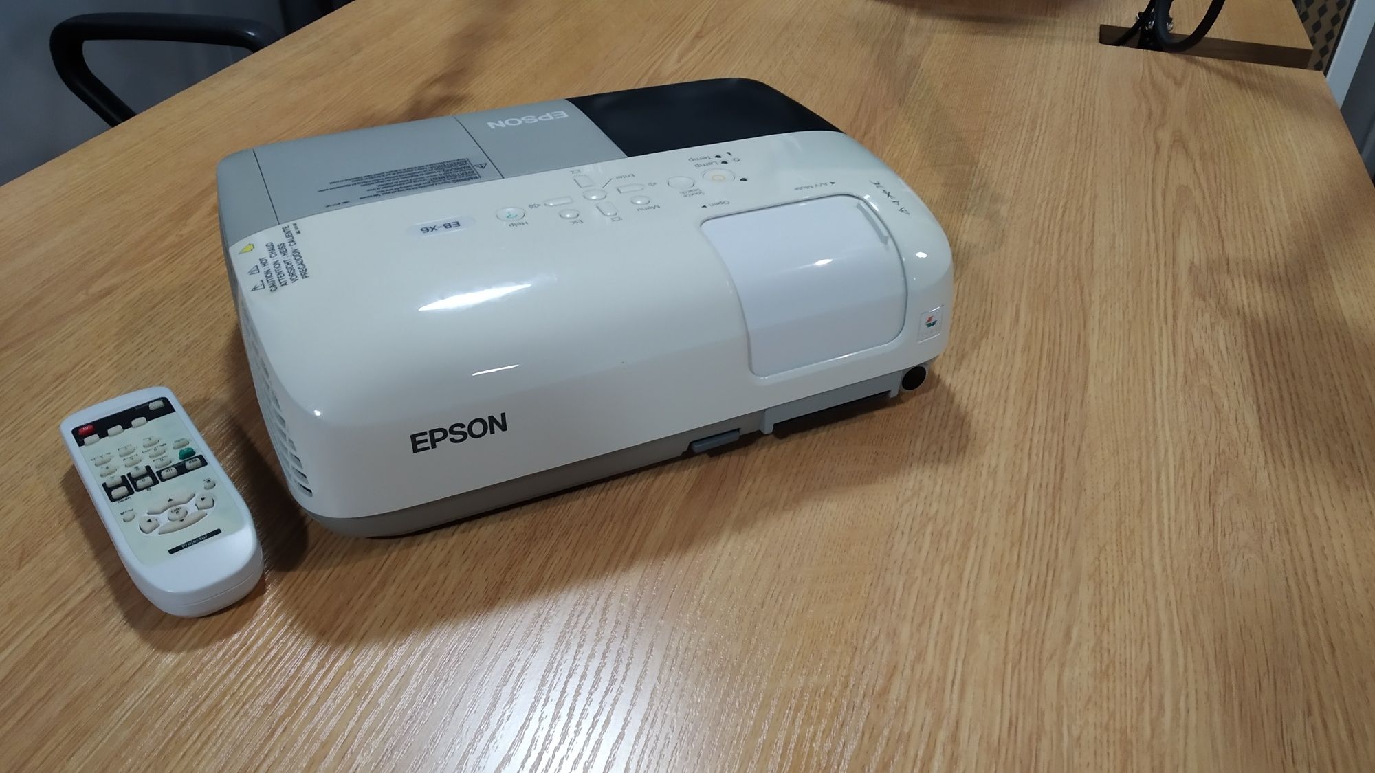 Projektor Epson EB - X6
