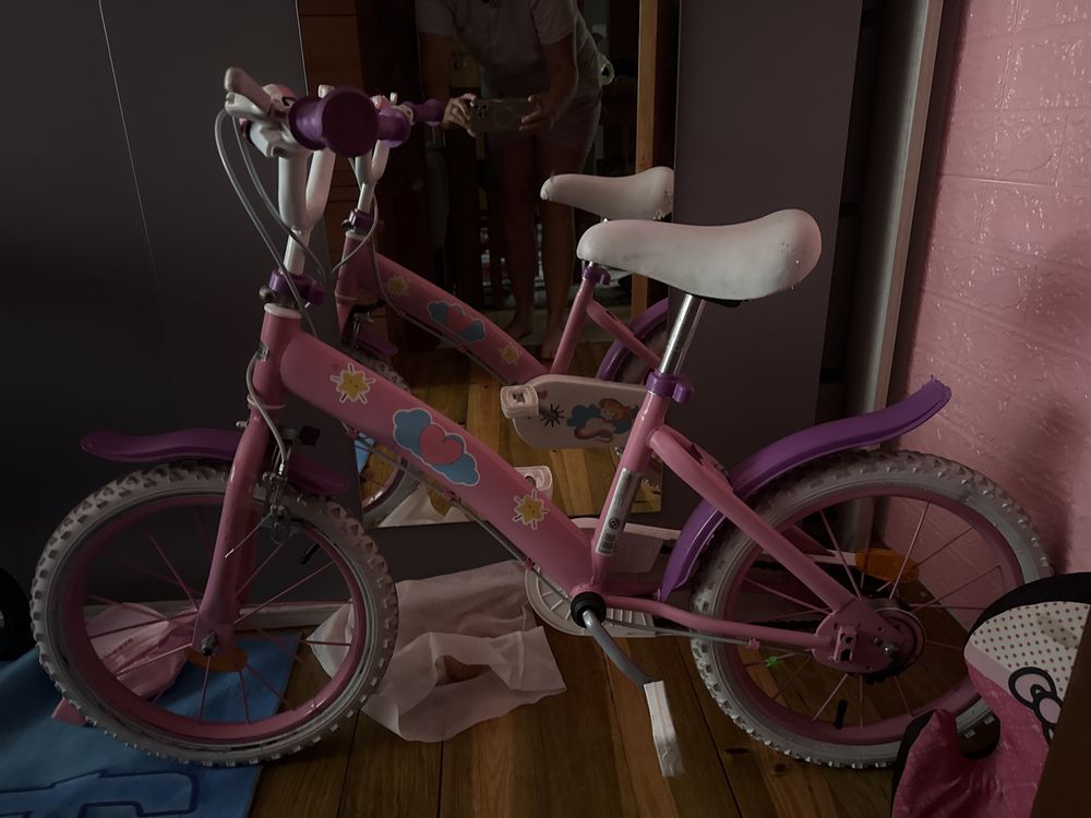 Vendo bicocleta de crianca Roda 16 tenho as rodinhas para aplicar