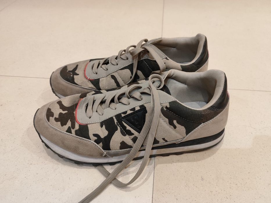 Ténis Guess como novos