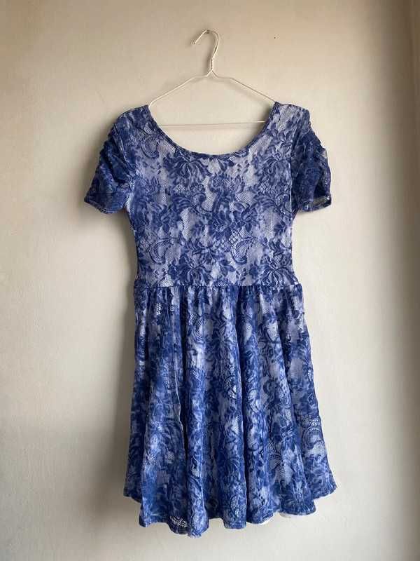 Rozkloszowana niebieska koronkowa sukienka bufiaste rękawy Savida XL/L