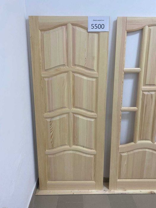 Дверне полотно , двері , масив сосна. стійка коробки, лиштва , плінтус