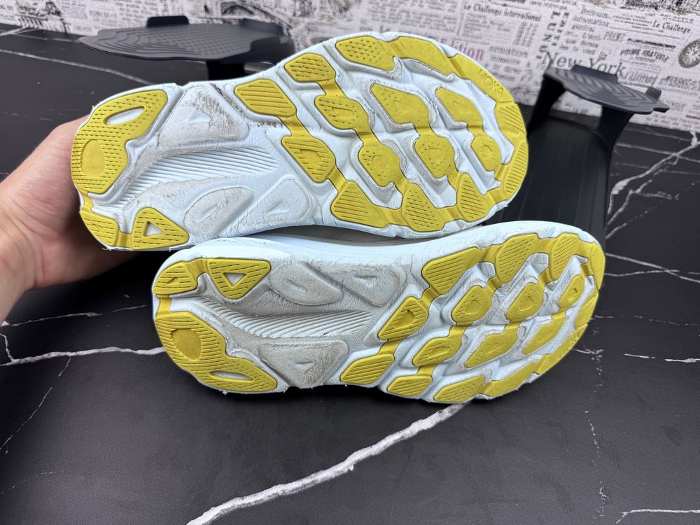 Кроссовки Hoka One One Clifton 9 Розмір 40.5 / Original Взуття