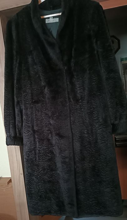 Śliczny jesienny płaszczyk