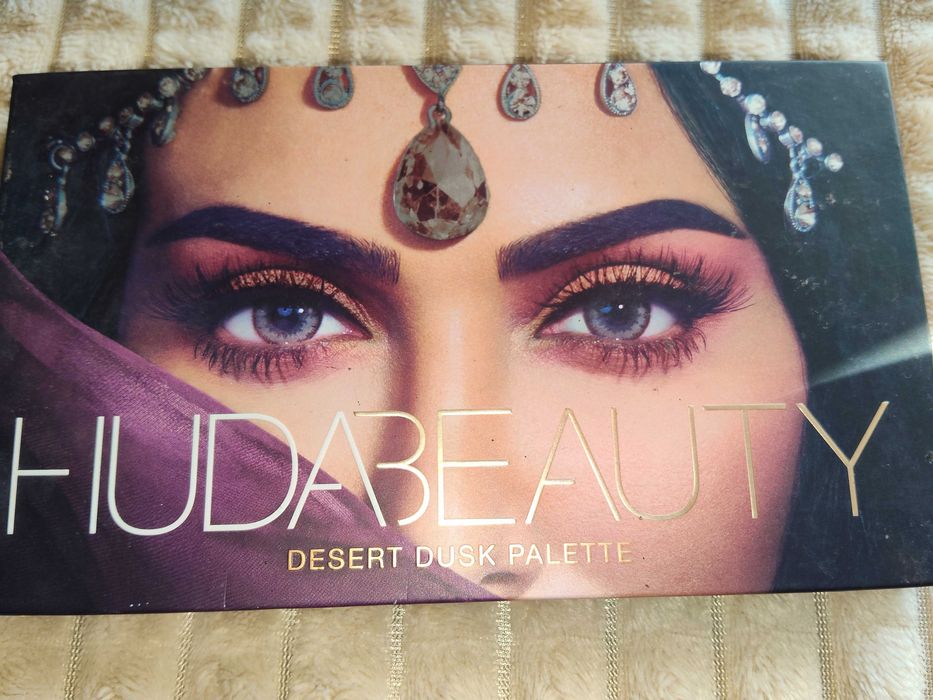 Huda beauty paleta de sombras/ palette fard à paupières