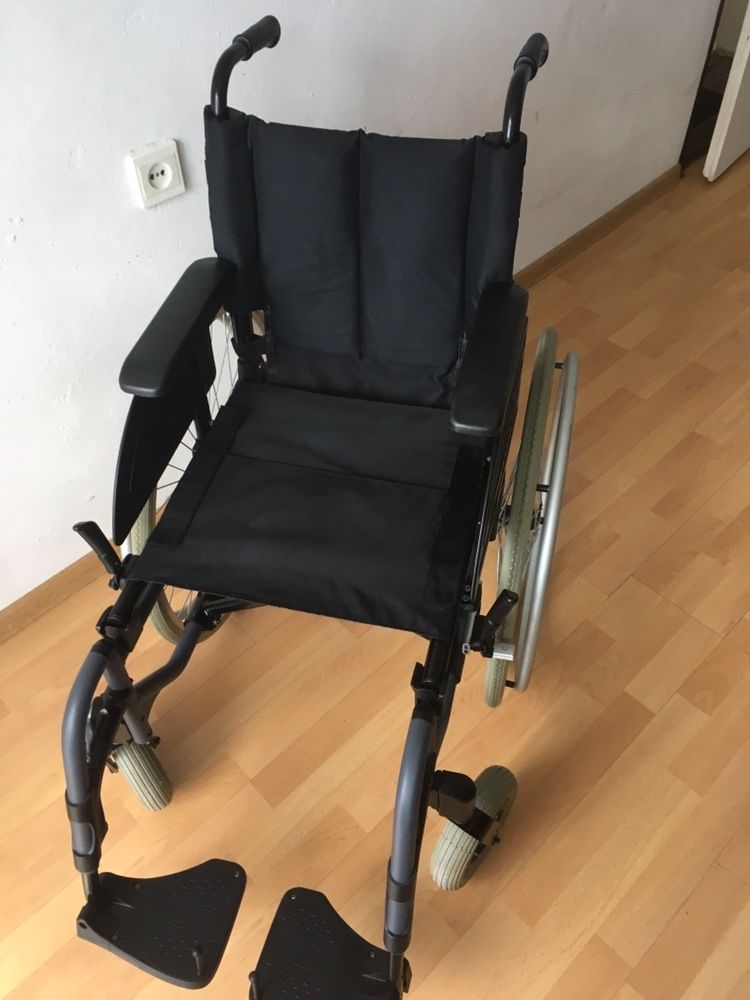 Wózek inwalidzki Action konstrukcja aluminiowa