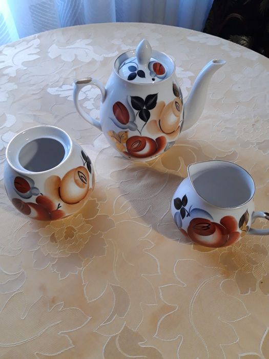 Частина чайного сервізу