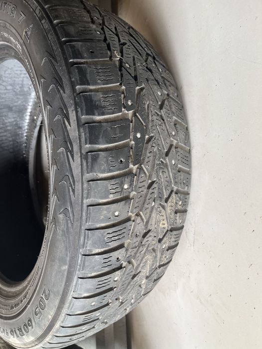 Зимова  гума Nokian 205x60 R16