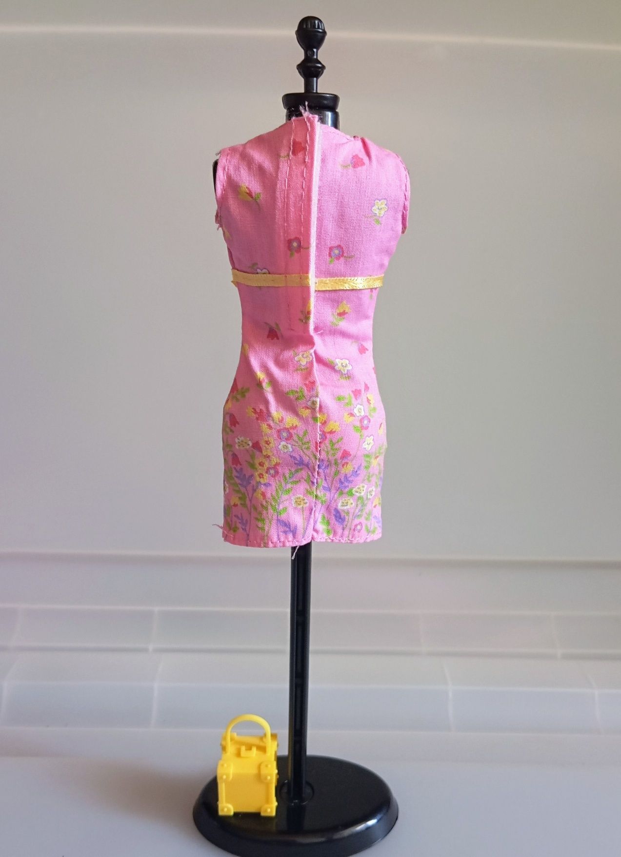 Barbie Pretty Flowers vestido e mala 1999. .