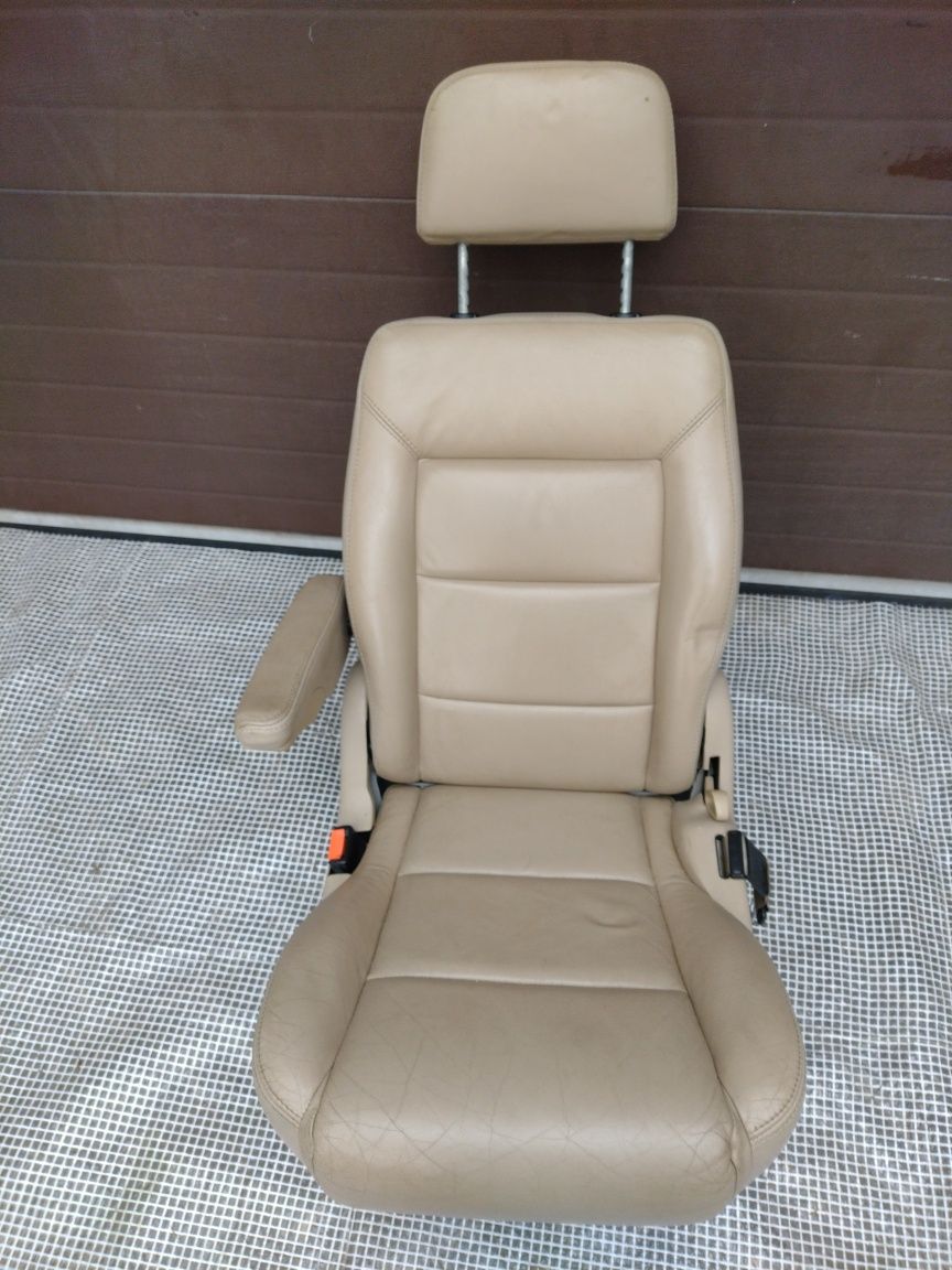 Volkswagen Sharan fotel trzeciego rzędu skóra pas beżowy