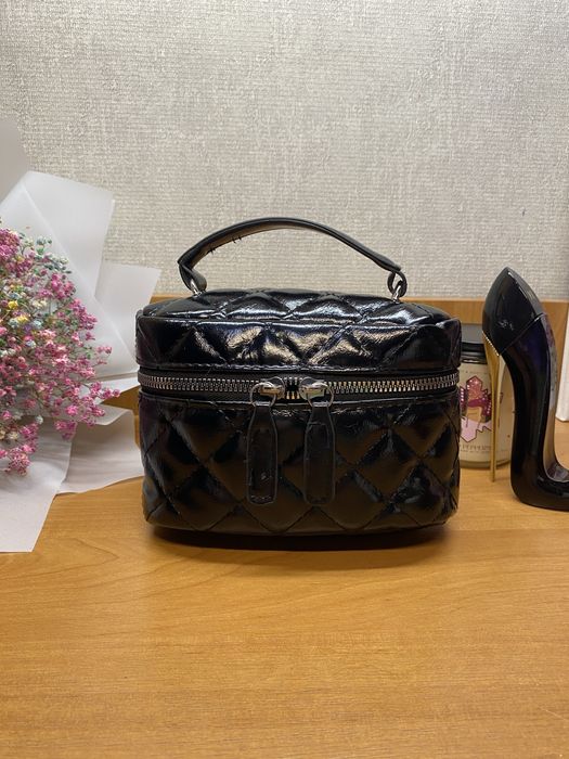 Сумка бочонок біла, чорна, коричнева у стилі chanel шанель