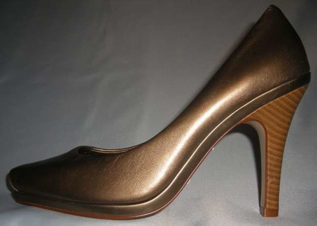 39.5-40 (стелька 26.6см) США Кожаные женские туфли лодочки на каблуке