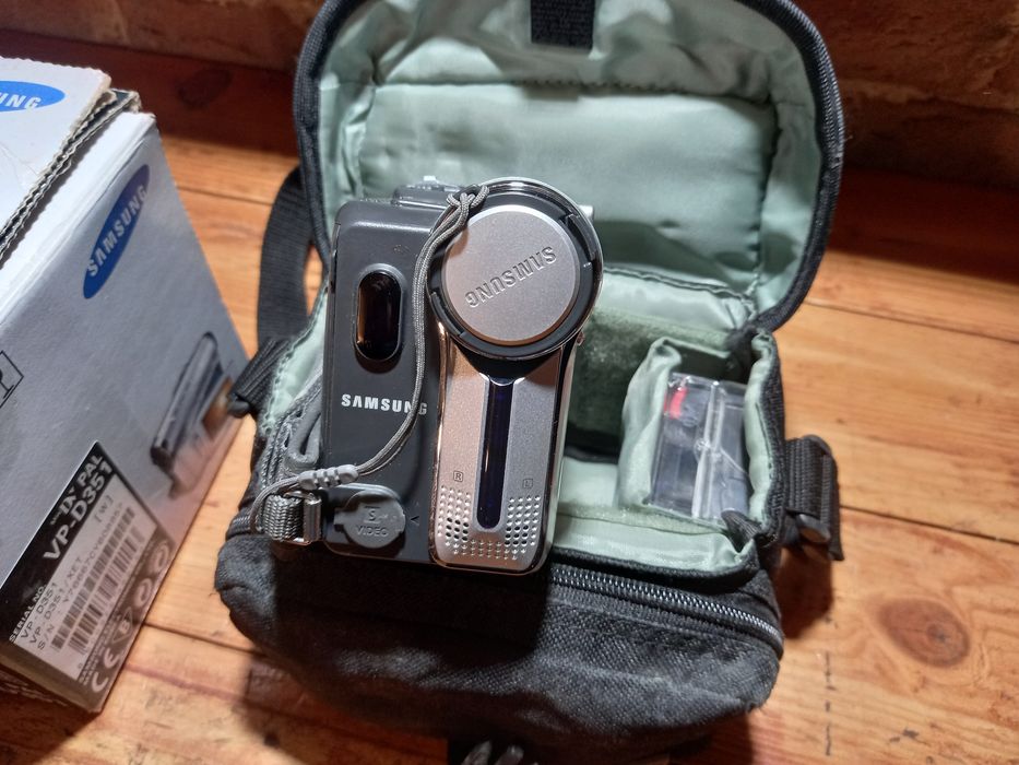 Відеокамера Samsung VP-D351