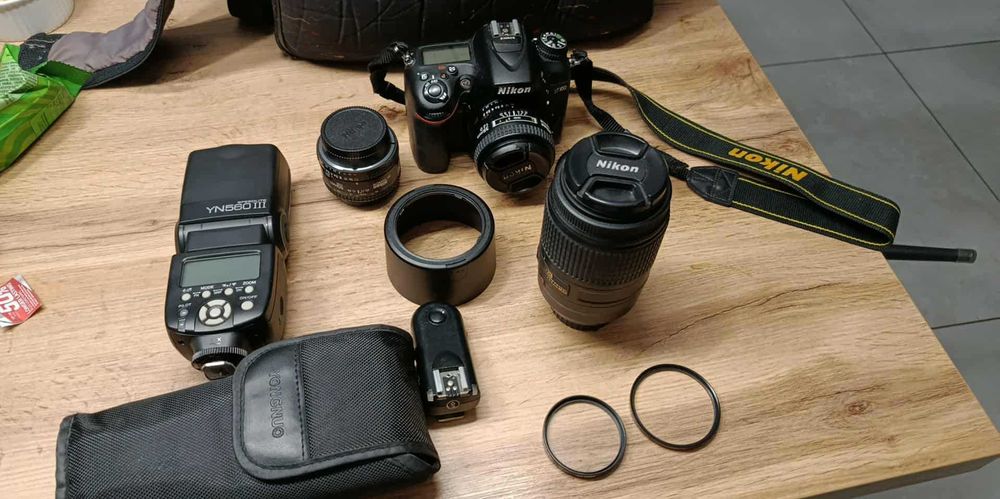 Lustrzanka Nikon D7100 3 Obiektywy Lampa w Zestawie 35mm 50mm 55-300mm