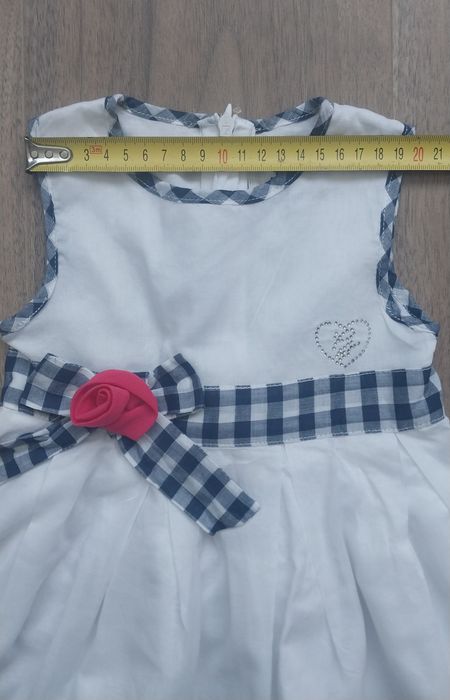 Нарядна сукня на дівчинку