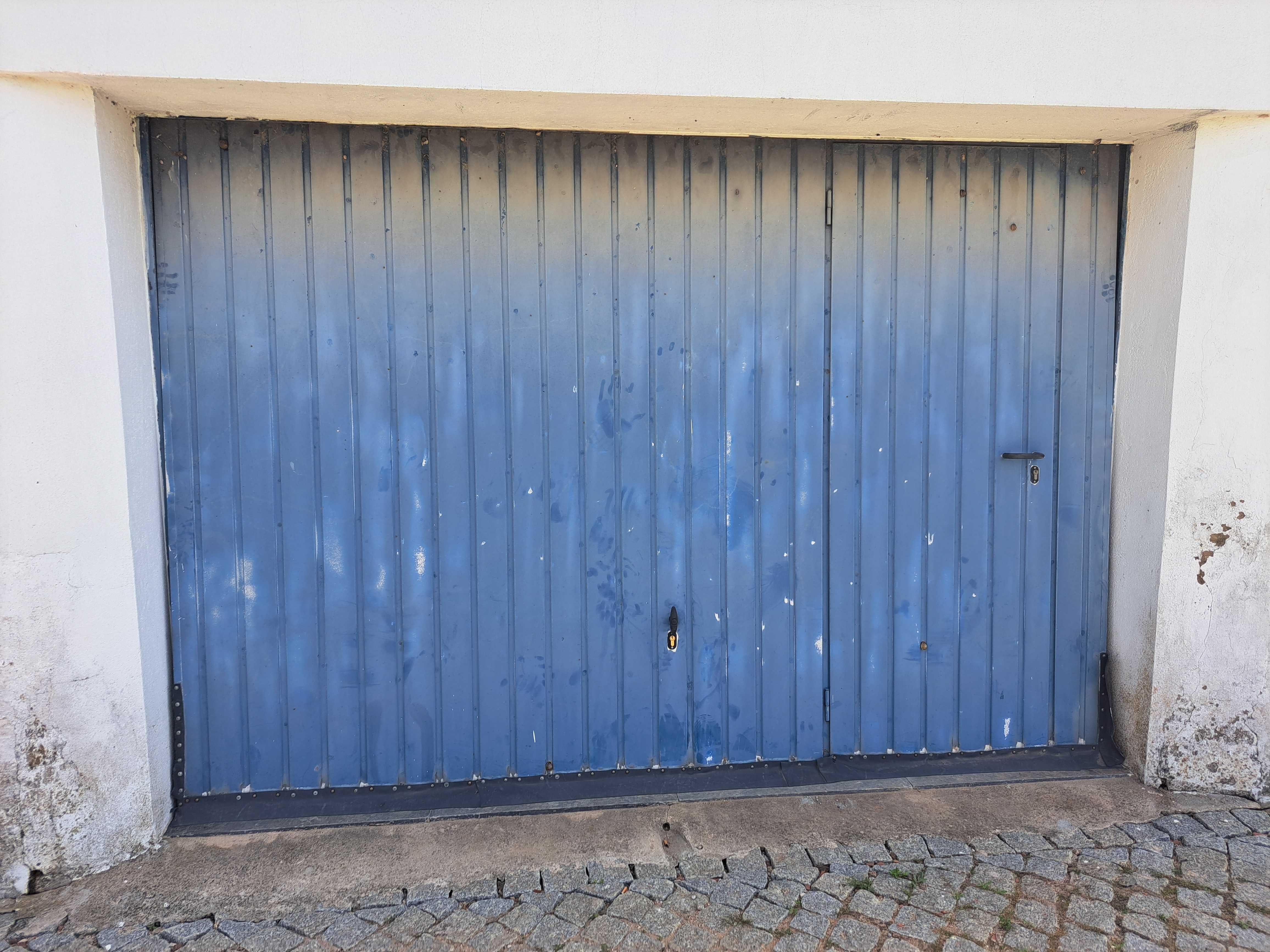 Portao garagem com porta serviço