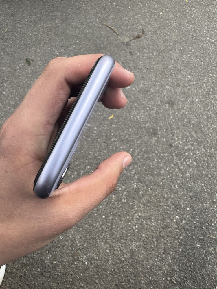 iPhone 11 в хорошому стані