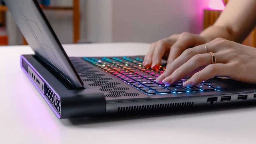 Ноутбук Alienware M18 R1 (i9-13980HX/RTX 4090/32ГБ/1ТБ)