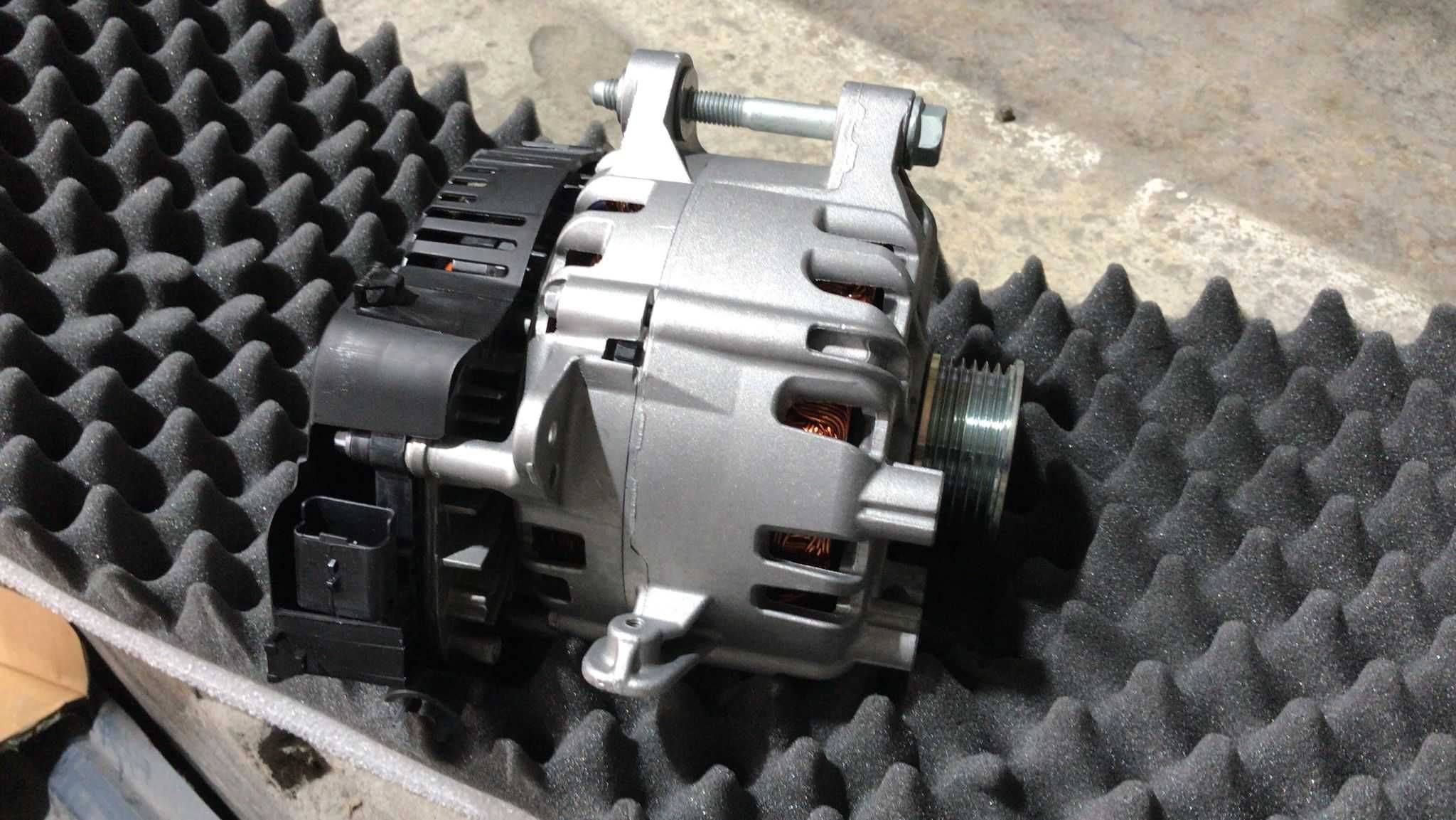Alternador  Peugeot 3008 / C5 1.6  ELHYBRID