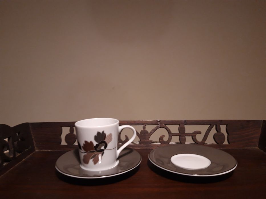1 chávena de café e 2 pires - modelo Stili da marca SPAL