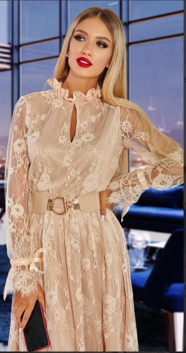 Коктейльна бежева сукня