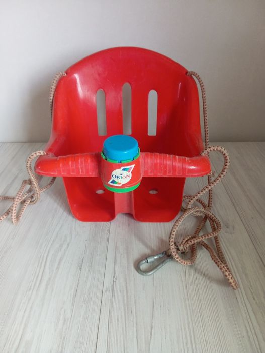 Дитяча гойдалка.