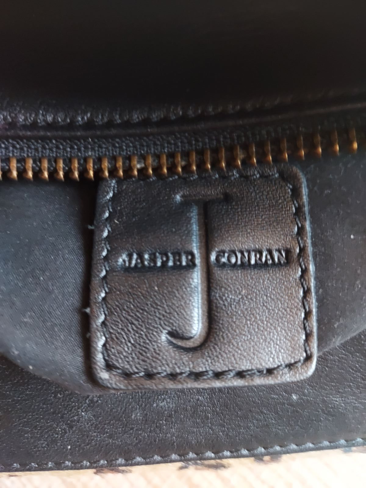 Продаю кожаную сумочку с мехом пони Jasper Conran