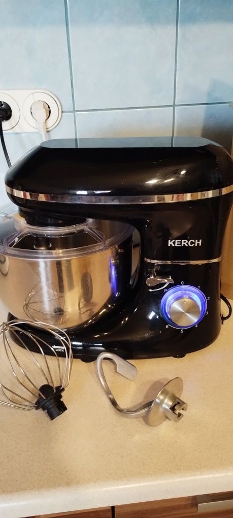 Mocny mikser planetarny, robot kuchenny Kerch 
O dużej mocy 2200 W.