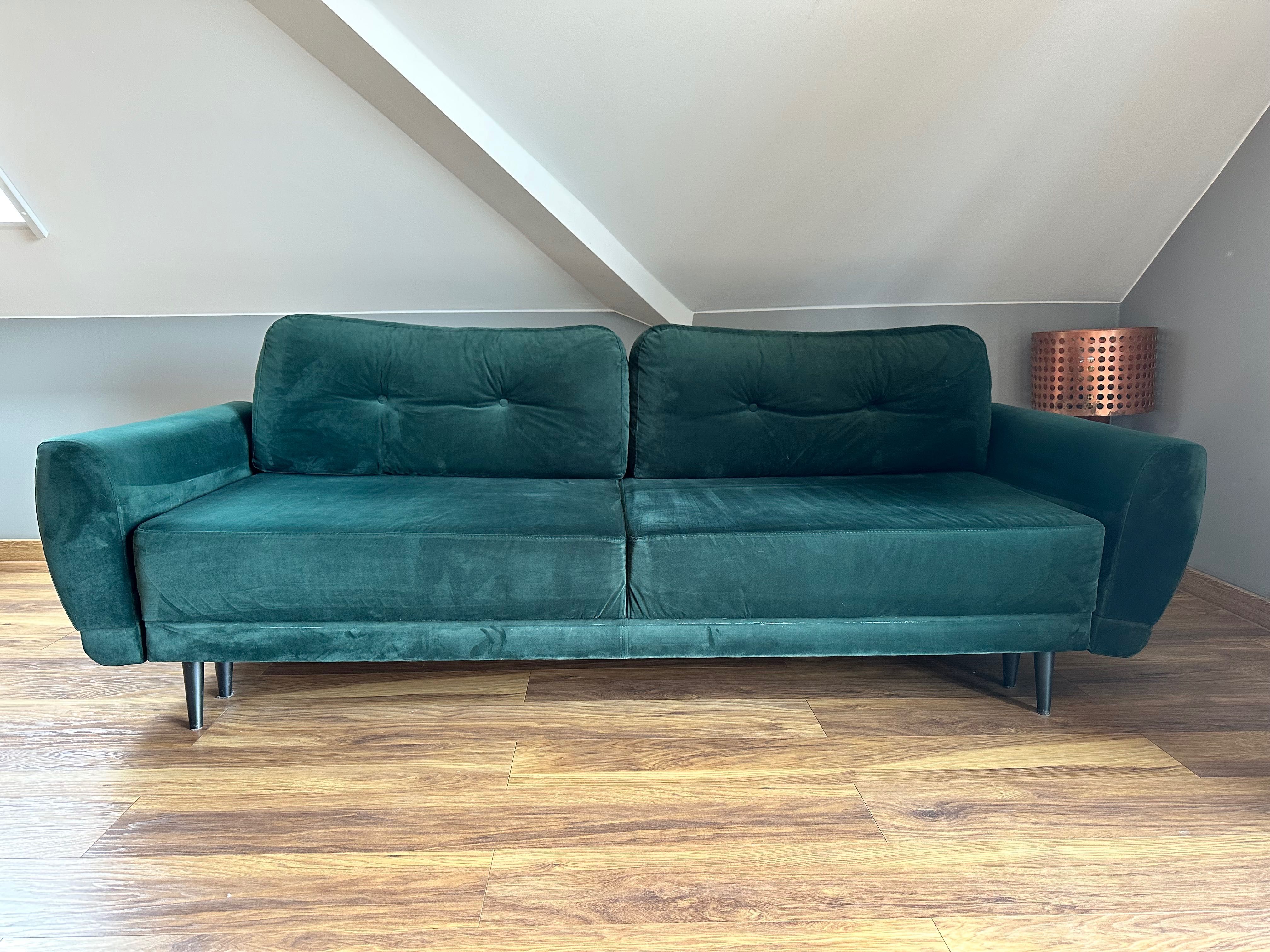 Sofa trzyosobowa z funkcją spania i pojemnikiem