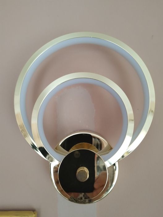 Nowoczesny kinkiet LED , złoty