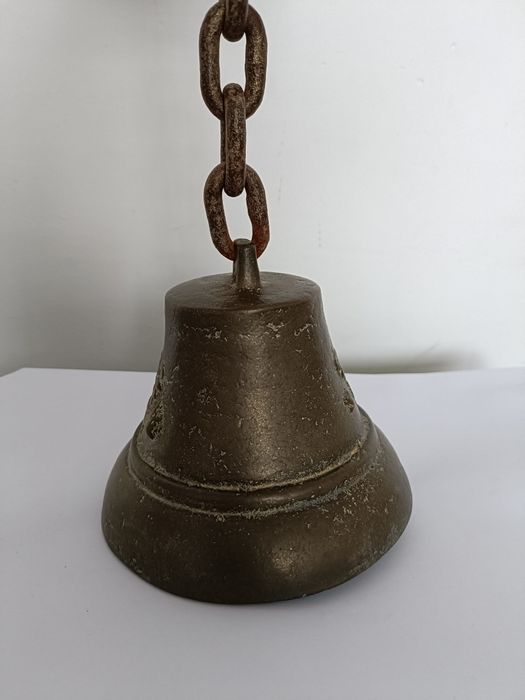 Dzwonek duży z brązu