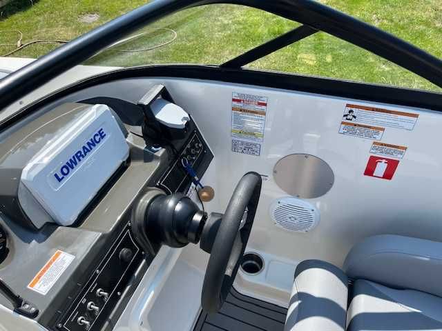 Bayliner VR4 Bow Deck, wersja elektryczna.