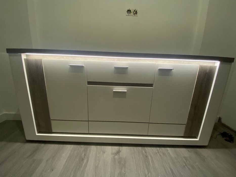 Movel 3 portas e 1 gaveta com Led BELLARIA