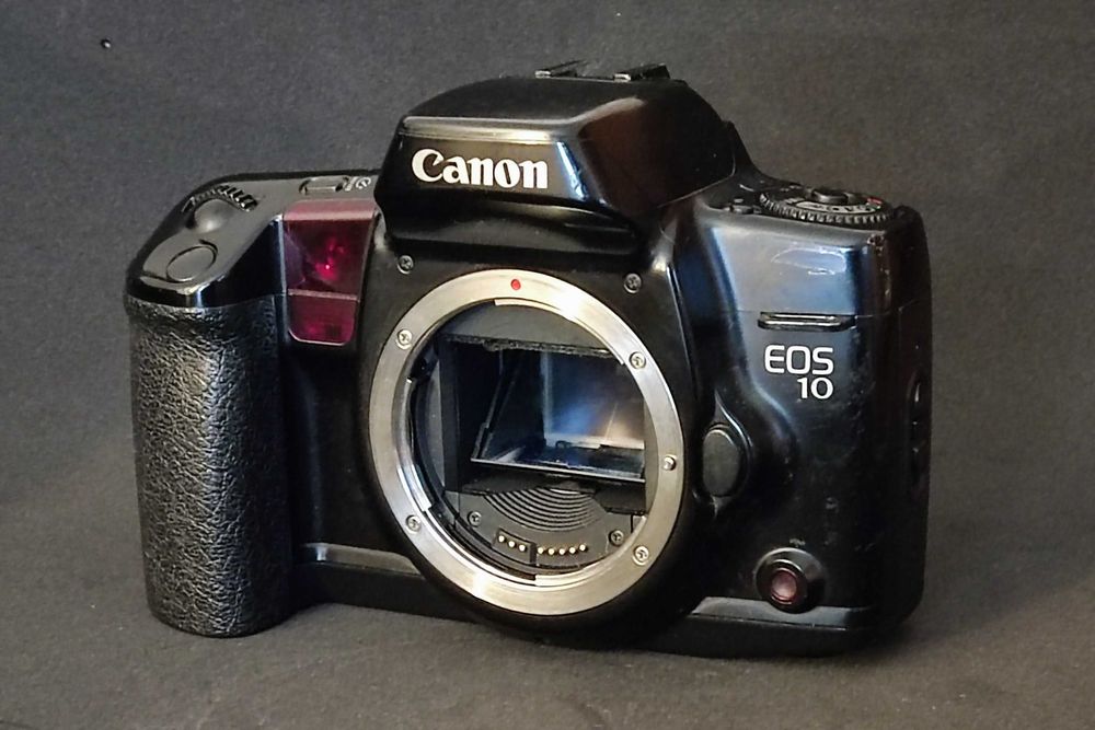 Câmara Canon EOS 10 - Analógica