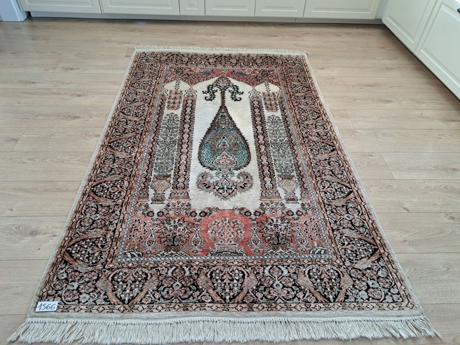 Jedwabny perski kolekcjonerski ręcznie tkany dywan Ghoum 120x200cm.